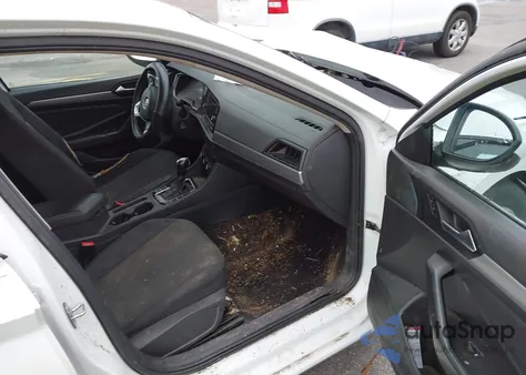 2019 Volkswagen Jetta 1.4T R-Line/1.4T S/1.4T Se z USA, uszkodzony, nr VIN 3VWCB7BUXKM218993